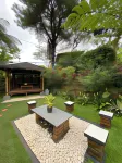 Villa Lembah Ciparay - Clean, Cozy, Family Friendly, with Paddyfield View. Hotel dekat Toko SRC Aep