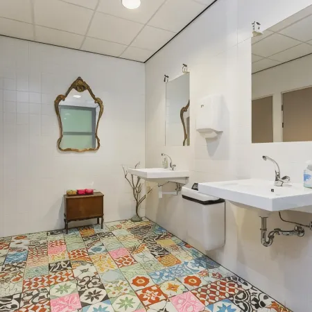 Hostelle - Women Only Hostel Amsterdam Отели рядом с достопримечательностью «Зяудост»