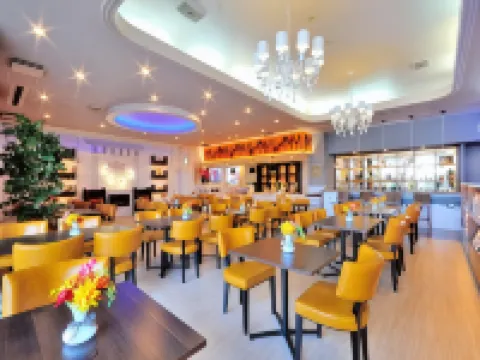 Garden Hotel Shiunkaku Higashimatsuyama Hotels in Hiki District