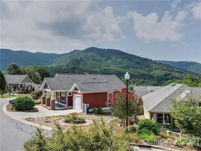 NEW: Byrd Bungalow - Luxury Home, Epic Views, Prime Spot Hotels near Craggy Dome Overlook