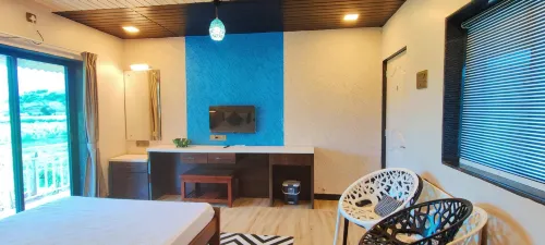 Green Meadows Farm Stay Hotels in Amba