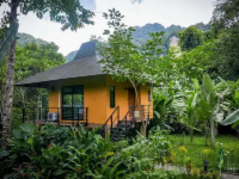 อนุรักษ์ คอมมูนิตี้ ลอดจ์ โรงแรมในอำเภอ พนม