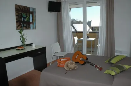 Adonis Hauts de Honfleur Отели в г. Пендепи