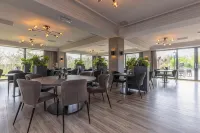 Fletcher Wellness-Hotel De Hunzebergen - breakfast