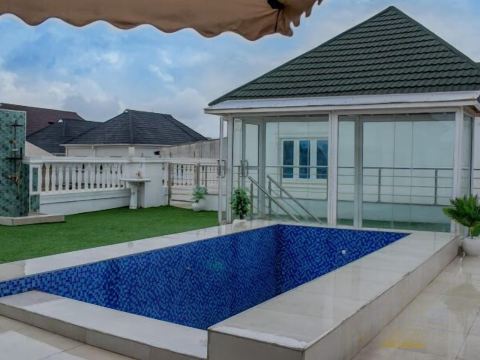 MONDEESTARS LUXURY HOME