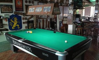 Harleys Pub and Hotel