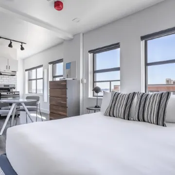 Reside Seattle Downtown, a Wyndham Residence Отели рядом с достопримечательностью «Пляз Алки»