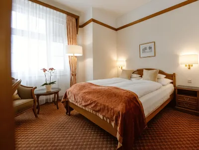 Hotel City Central Hotel dekat Katedral St. Stephen