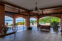 VOAR Mansion - parkir