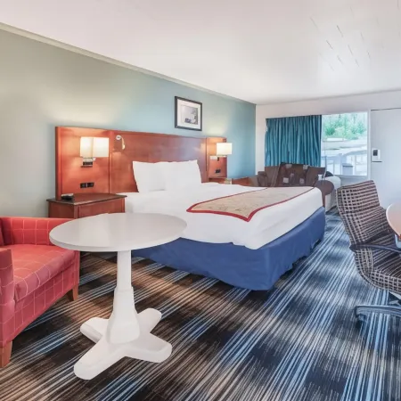 Days Inn & Suites by Wyndham St. Ignace Lakefront