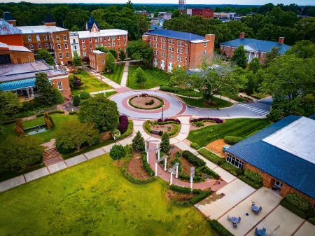 Holiday Inn Spartanburg Northwest Отели рядом с достопримечательностью «Университет Южная Каролина Апстейт»