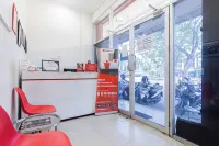 RedDoorz @ Garden Boulevard Citra Raya Tangerang Hotels in Sindang Jaya