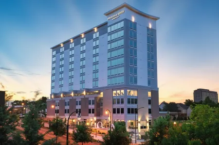 SpringHill Suites Atlanta Downtown Отели рядом с достопримечательностью «Overtime Elite Arena (OTE)»