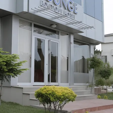 Lounge Hotel Отели рядом с достопримечательностью «Пристань для яхт Виапорт»