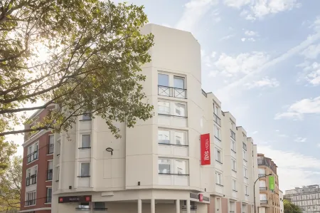 Ibis Paris Nation Davout Отели рядом с достопримечательностью «Сад Натюрель Пьер-Эмманюель»