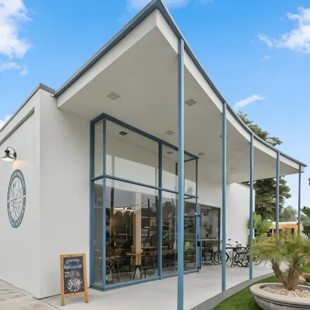 ITH Santa Barbara Beach Hostel