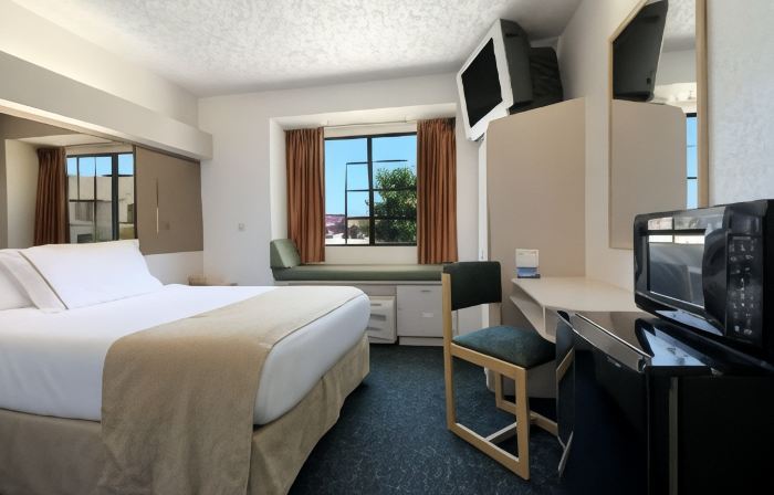 Travelodge by Wyndham Arlington/Dallas Area