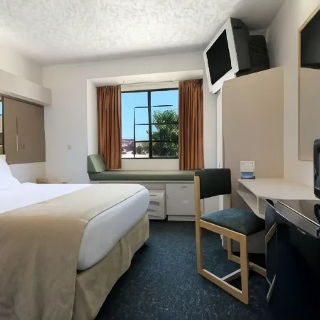 Travelodge by Wyndham Arlington/Dallas Area