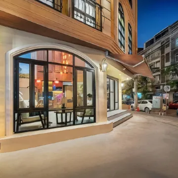 Phra Nakhon Poshtel Отели рядом с достопримечательностью «Торговый центр Tha Maharaj»