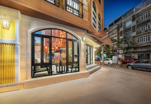 프라 나콘 포시텔