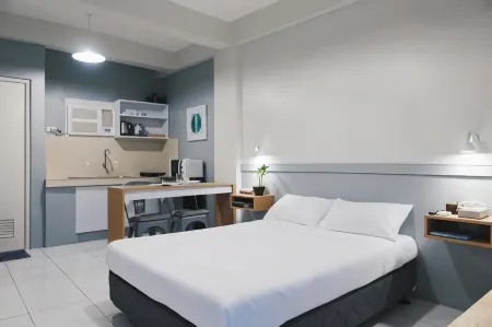 Dragonfly Apartments and Transient House Отели рядом с достопримечательностью «Island Cove Resort»