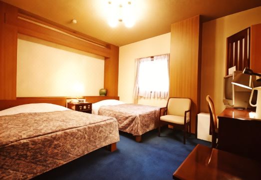 [로열 호텔 나가사키의 고풍스러운 복도 인테리어]