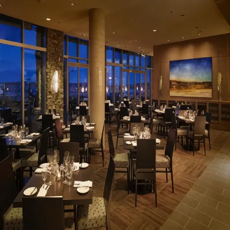 The Sidney Pier Hotel & Spa Отели рядом с достопримечательностью «Суорц Бэй Терминал»