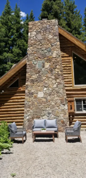 The Cozy Cabin....Walk to Brighton ski slopes!