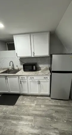 Peaceful one bedroom in university district