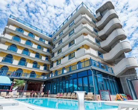 Hotel Brioni Mare イェーゾロのホテル