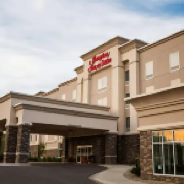 Hampton Inn & Suites Minot Airport