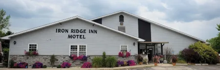 Iron Ridge Inn Motel Отели рядом с достопримечательностью «The Pour House»