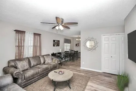 Cozy 3-bedroom villa in the heart of Charlotte!! Free WIFI & Private Parking Отели рядом с достопримечательностью «Hot trends»