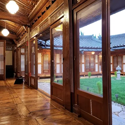 Jeonju Pungnamheon Hanok Stay Отели рядом с достопримечательностью «Музей королевских портретов»