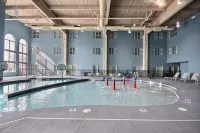 Holiday Inn Express & Suites MILWAUKEE AIRPORT by IHG - Pool