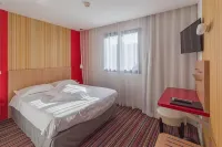 Logis Hôtel Domaine du Moulin Cavier - Restaurants & Spa Hotels in Beaucouze