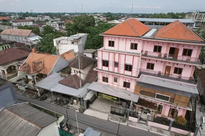Homestay Kampung Inggris Syariah Hotels near An-Nur Pare Mosque