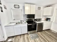 Stainless Steel Retreat in Downtown Athens - Bungalows