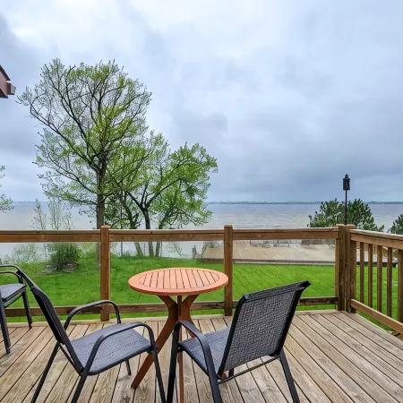 Breezy Hills - Unit 3; Lake Bemidji, King Bed, Kayaks, PB Trail Private Access