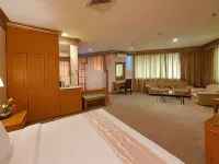 Tunjungan Hotel Hotels near Tunjungan Mall