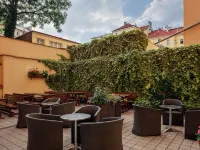 Hotel Ambiance Отели рядом с достопримечательностью «Прага 02»