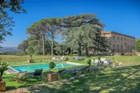 Château de Tauzies, the Originals Relais - Pools
