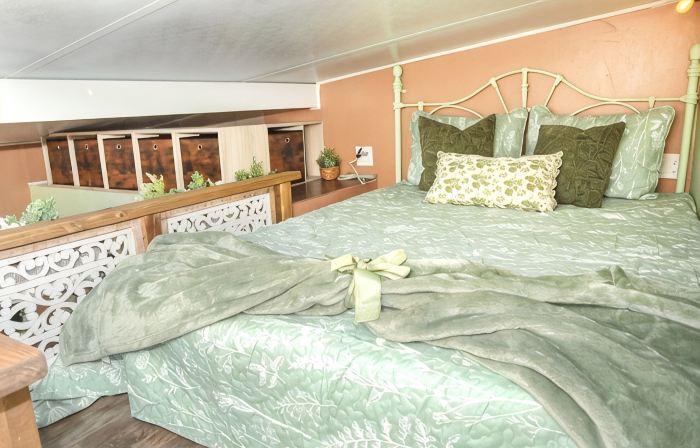 Tiny Cottagecore House in Miami. Walking distance to Hialeah Hospital!