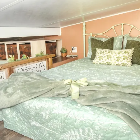 Tiny Cottagecore House in Miami. Walking distance to Hialeah Hospital! Отели в г. Хайалиа