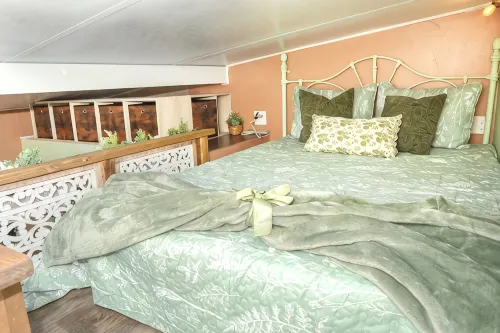 Tiny Cottagecore House in Miami. Walking distance to Hialeah Hospital!