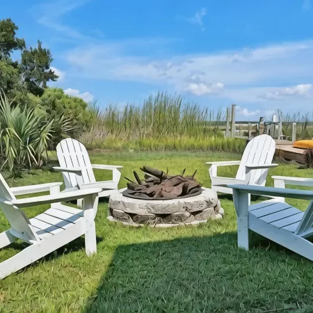 Sunset Sound Cottage -Waterfront with Sweeping Sound Views -2 Min Walk to Beach