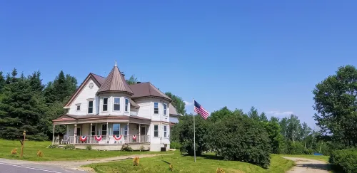 The New Sweden Castle-Enchanting 3-bedroom house with WiFi in New Sweden, Maine - 3성급