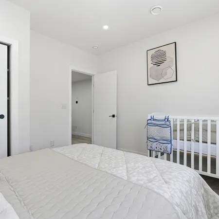 Stylish 2BR Basement Suite | 15 Mins to Airport