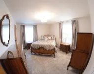 Historic Gate Lodge lovingly renovated and fully furnished in quaint Akron - Homestays