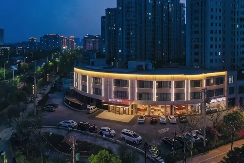 Bojin Hotel (Binhai Bus Station Yigao Plaza)